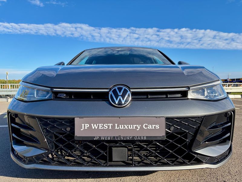 Volkswagen Passat (2025) R-Line DSG masáže MATRIX ACC  - fotka 4 z 57