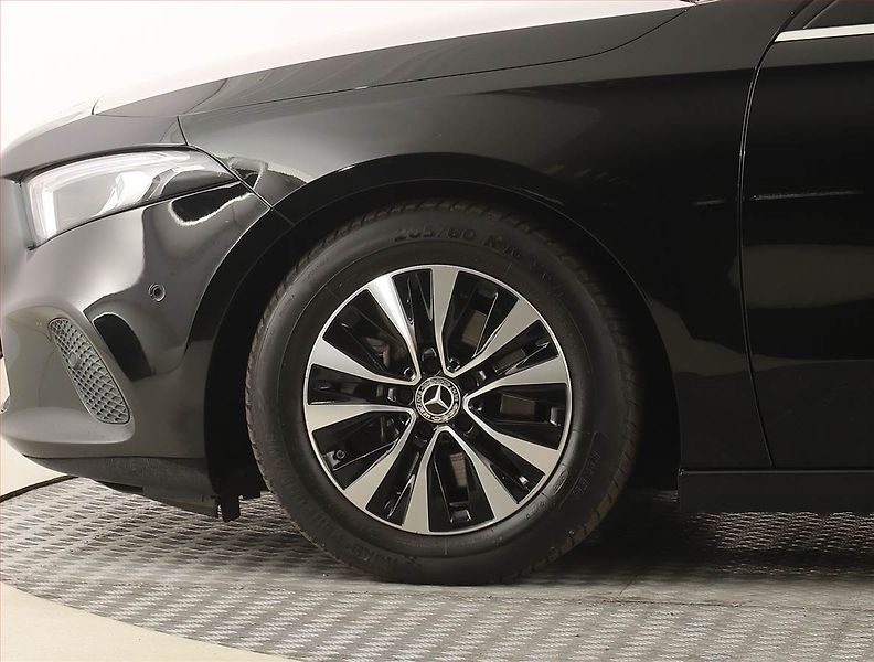 Mercedes-Benz Třídy A (2022) A 180 d - fotka 15 z 22