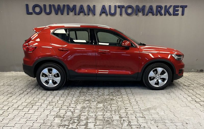 Volvo XC40 D3 AT AWD Momentum - fotka 18 z 18