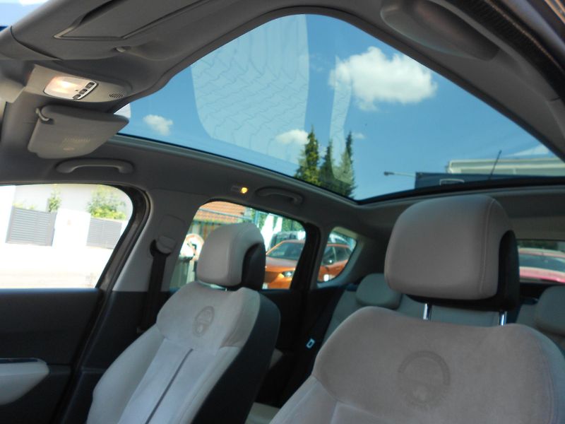 Peugeot 3008 2,0HDi NAPAPIJRI ČR MAN6 - fotka 11 z 13