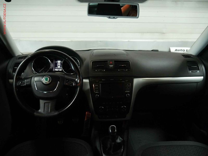 Škoda Yeti (2013) 1.6 TDi, xenon, autoAC - fotka 8 z 21