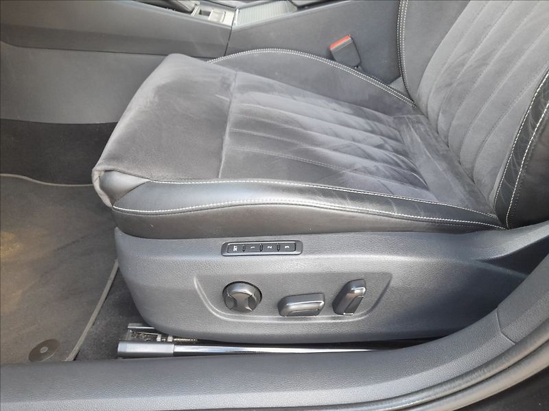 Škoda Superb 1,5 TSI DSG Style plus Rezerva - fotka 22 z 27