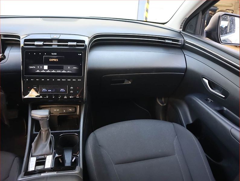 Hyundai Tucson (2023) 1.6 CRDi 48V MHEV - fotka 8 z 20