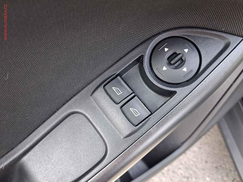 Ford Focus (2017) 1.0 EB, Trend, výhřev sed. - fotka 15 z 17