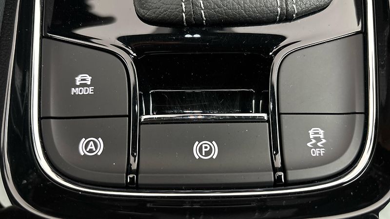 Škoda Karoq 1.5 TSI DSG Sportline - fotka 22 z 27