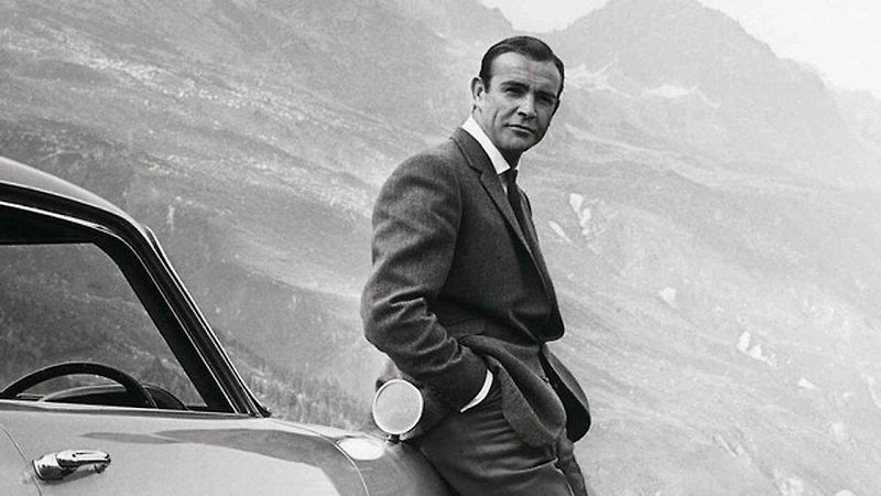 Aston Martin spustil výrobu bondovské DB5. Bude mít i některé filmové vychytávky