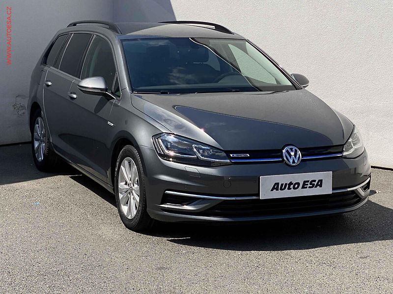 Volkswagen Golf (2020) 1.5 TSi, Comfortline, LED, - fotografie inzerátu