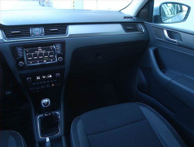 Škoda Rapid (2015) Spaceback 1.2 TSI, Tempomat - fotka 8 z 17