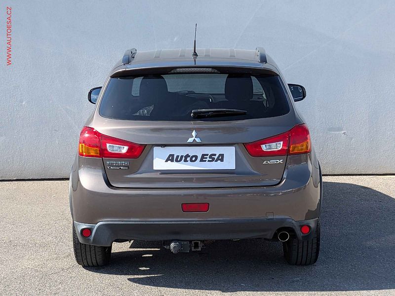 Mitsubishi ASX (2015) 1.6MIVEC, 1.maj, AC, park - fotka 5 z 14