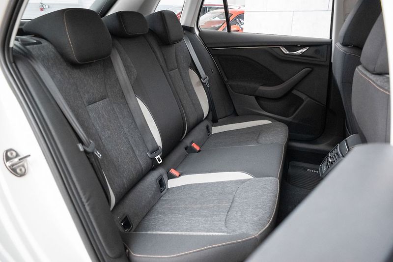 Škoda Kamiq 1.6 TDI STYLE*KESSY*ČR 1.MAJ - fotka 12 z 40