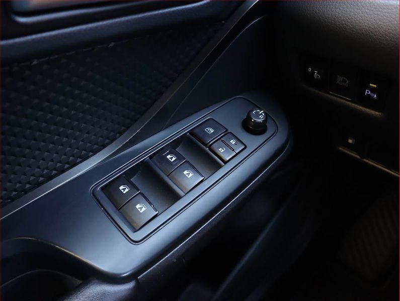 Toyota C-HR (2019) 1.8 Hybrid - fotka 19 z 22