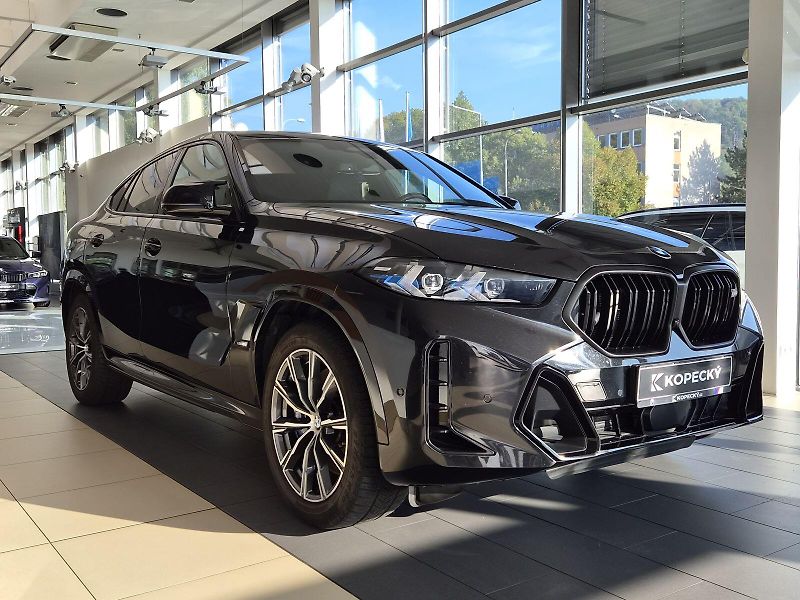 BMW X6 M60i xDrive - fotka 3 z 40