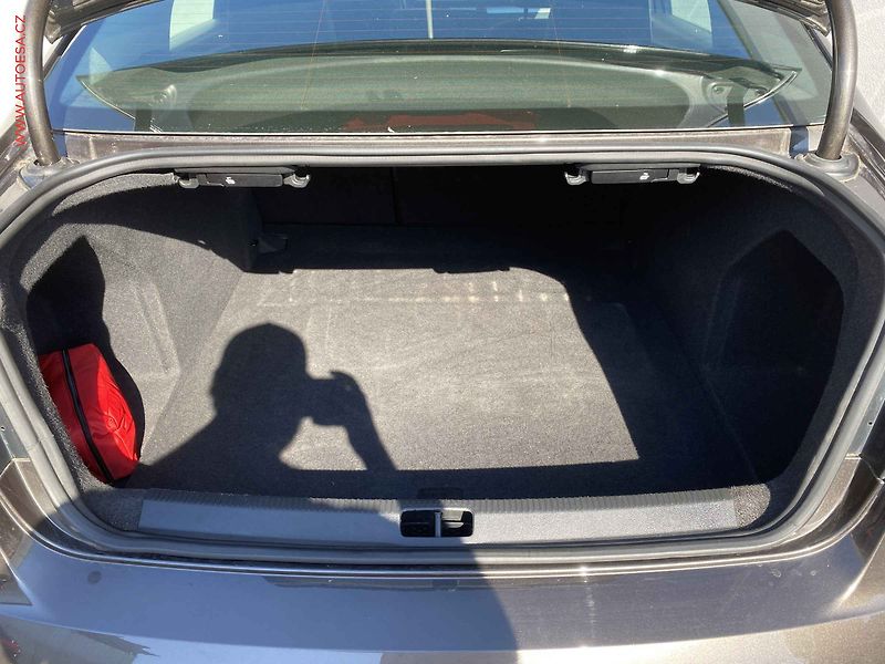 Volkswagen Passat (2012) 1.4 TSi, Trendline, +kola - fotka 7 z 16