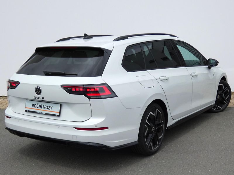 Volkswagen Golf Variant R-Line People 2,0 TDI - fotka 2 z 30