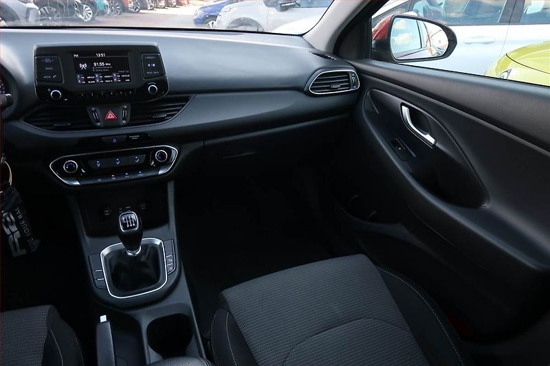 Hyundai i30 (2017) 1.0 T-GDI, Serv.kniha - fotka 8 z 16
