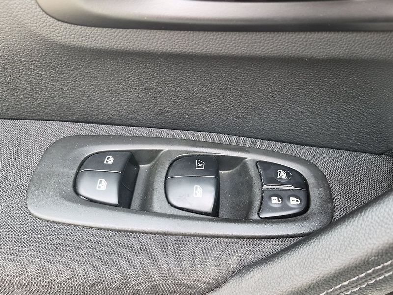 Renault Kadjar Limited 1.3TCE 103KW - fotka 21 z 23