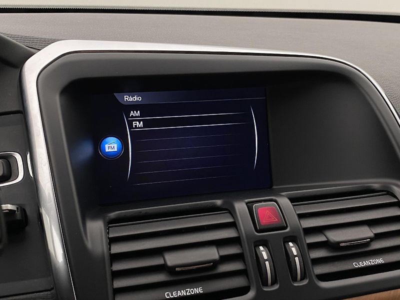 Volvo XC60 D4 AWD MOMENTUM REZERVACE - fotka 36 z 43