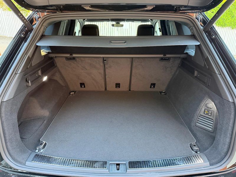 Volkswagen Touareg 30D-R22-NEZ.T-IQ-TAŽ-R LINE - fotka 28 z 30