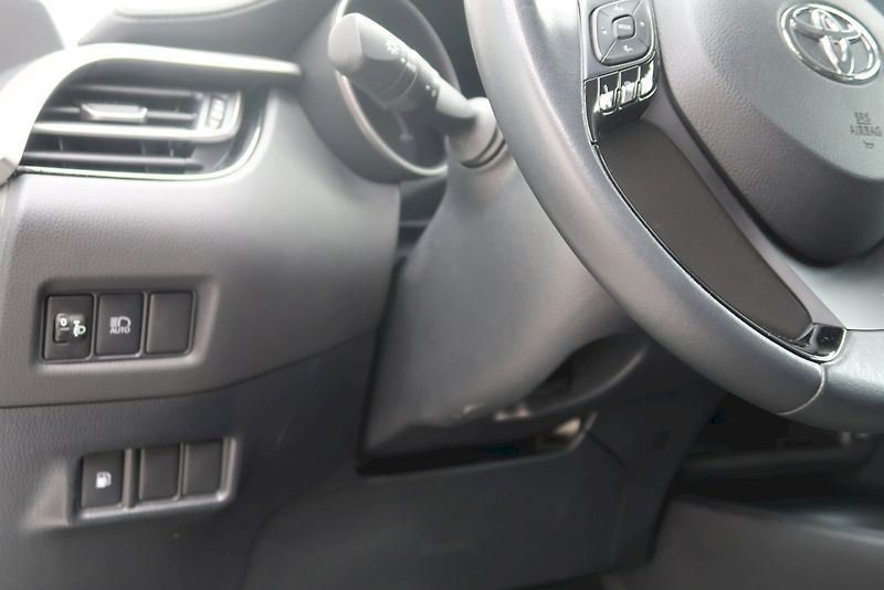 Toyota C-HR (2023) Comfort Business 1,8  Hybrid e - fotka 10 z 31