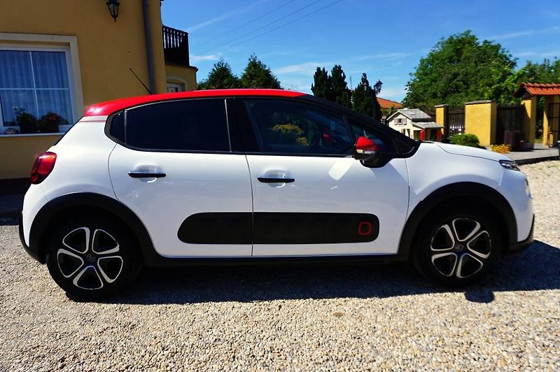 Citroën C3 (2018) SHINE 1,2 PT 60 kW - fotka 3 z 51
