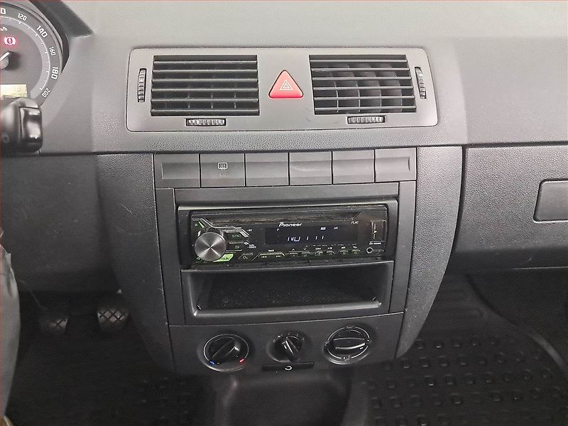 Škoda Fabia (2005) 1.2 12V, Tažné, jezdí výborně - fotka 12 z 15