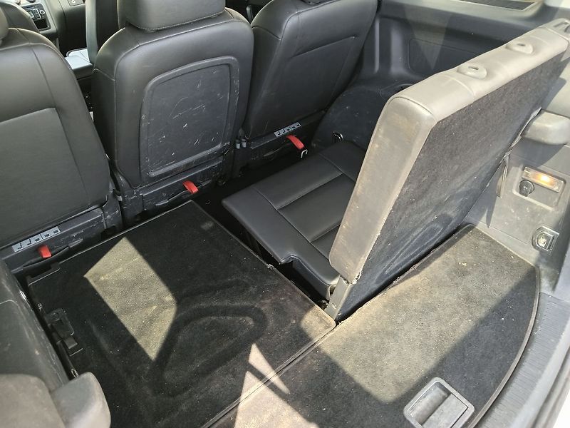 Volkswagen Touran 1.9 TDI Highline 7místný - fotka 16 z 24