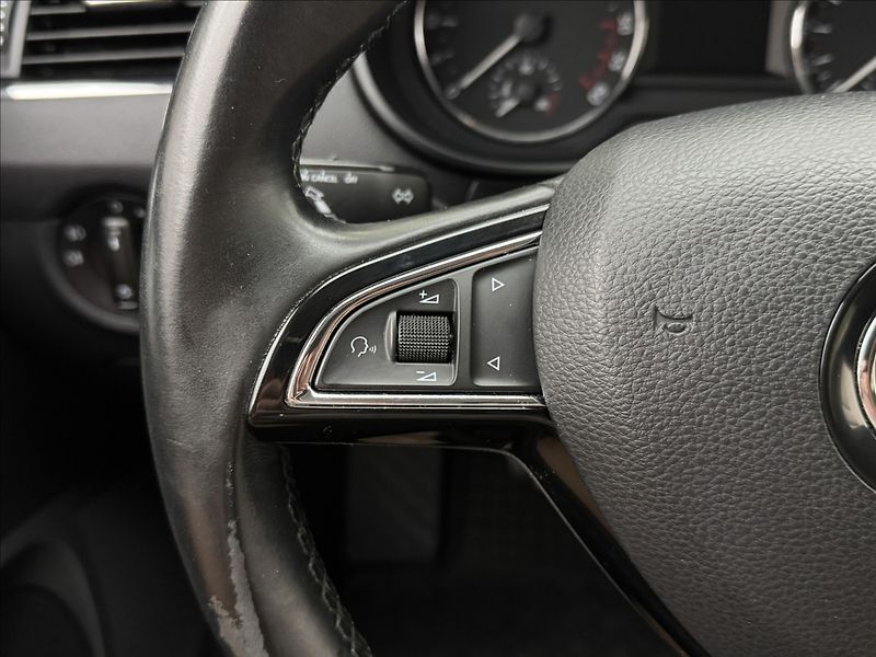 Škoda Octavia 1,6 TDi 6ST. MAN. NAVI SENZORY - fotka 10 z 33