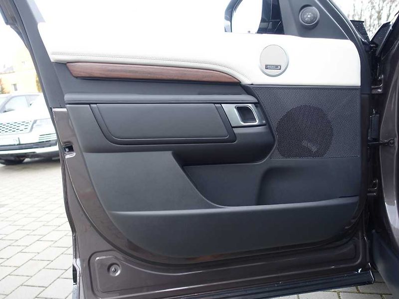 Land Rover Discovery 5 3,0  Dynamic SE D350 - fotka 14 z 43