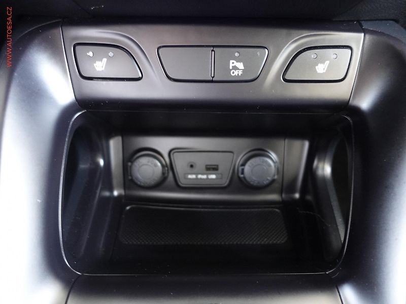 Hyundai ix35 (2012) 1.7 CRDi, AC, tempo, park - fotka 21 z 23