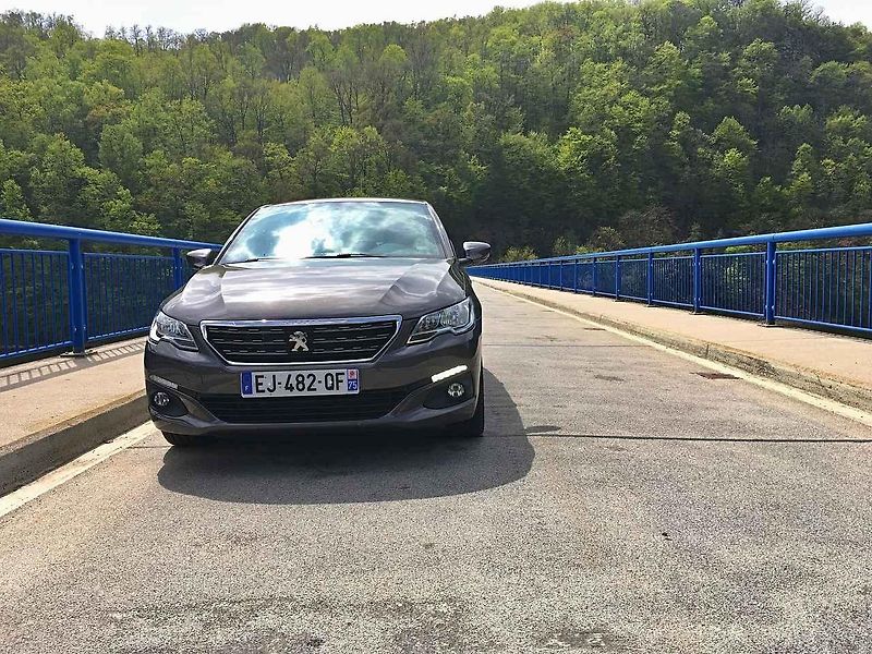 Peugeot 301.