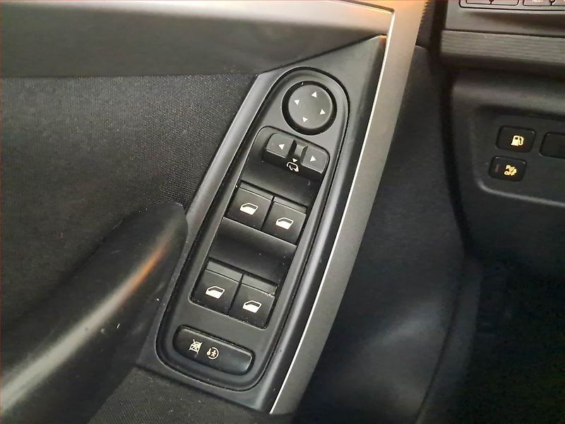 Citroën C4 Picasso (2012) 1.6 VTi, 7 míst, Tempomat - fotka 19 z 20