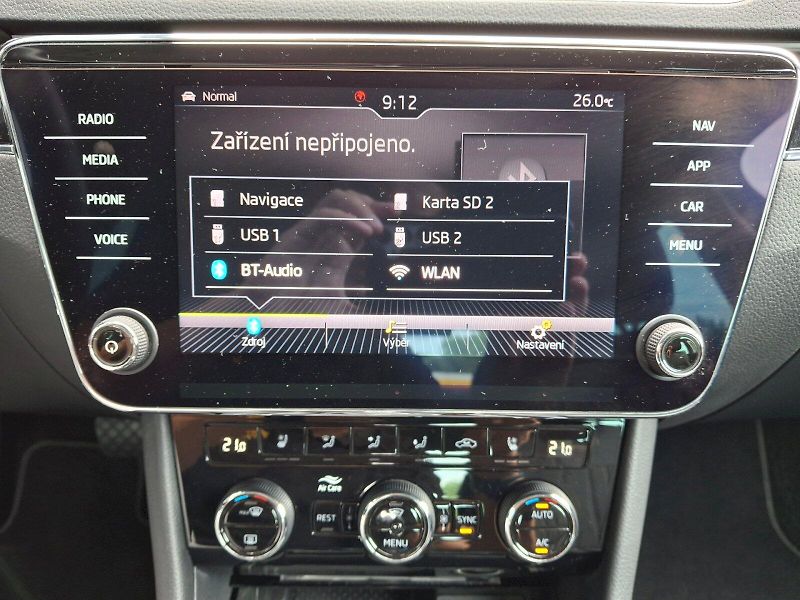 Škoda Superb (2020) L&K DSG 2,0TSi 140kW - fotka 18 z 35