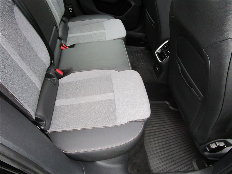 Škoda Octavia Combi 2.0TDi DSG Selection - fotka 36 z 59