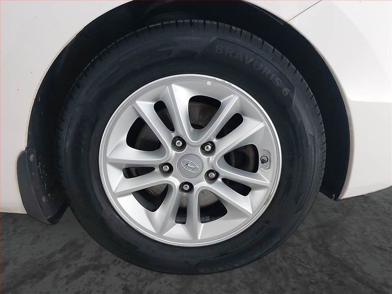 Hyundai i30 (2015) 1.4 CVVT, Tempomat - fotka 15 z 17