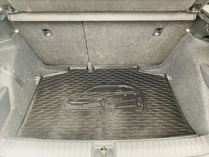 Škoda Kamiq 1,5 TSI 110kW Style - fotka 20 z 24