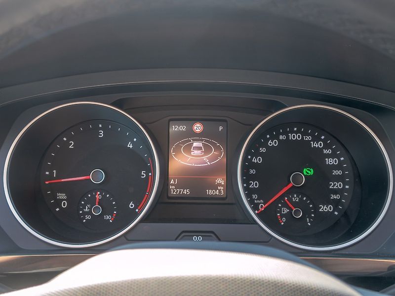 Volkswagen Tiguan (2021) 2.0TDI 110KW NAVI – LED - fotka 24 z 50