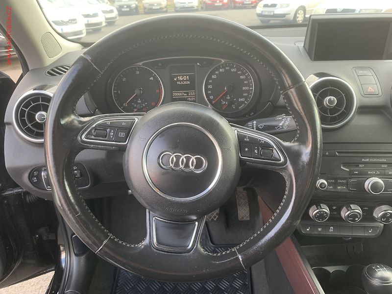 Audi A1 (2012) 1.6TDi, autoAC - fotka 13 z 19