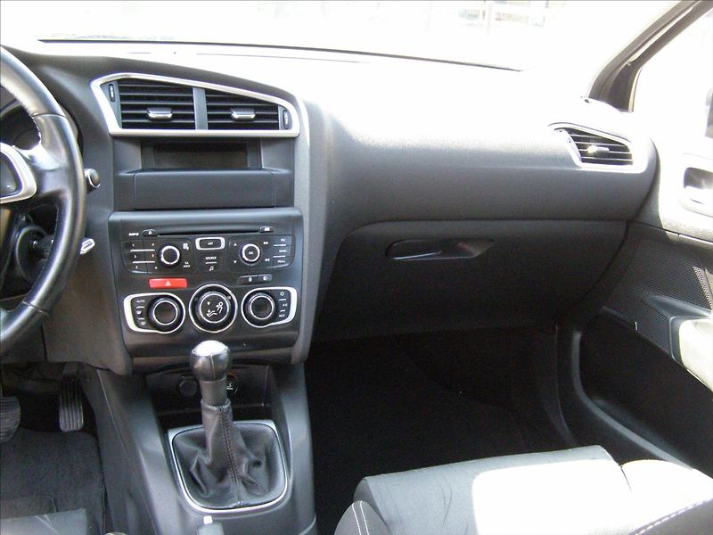 Citroën C4 1,6   po STK  nove pneu - fotka 17 z 31