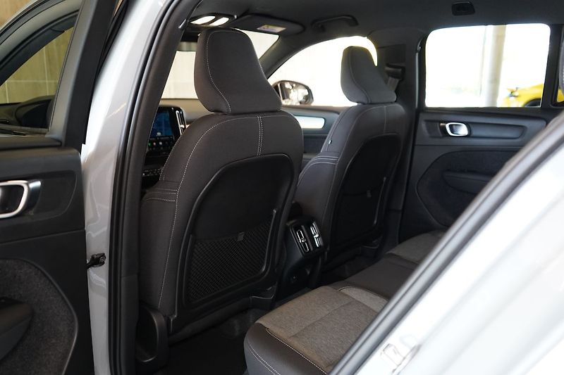 Volvo XC40 B3 Plus Dark, ACC, BLIS - fotka 39 z 43