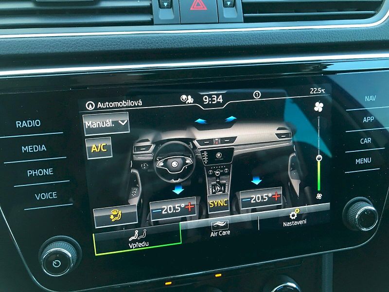 Škoda Superb (2023) COM STY TD 110/2.0 A7F - fotka 21 z 27