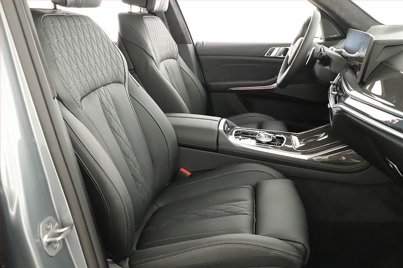 BMW X7 (2025) xDrive40d - fotka 7 z 31