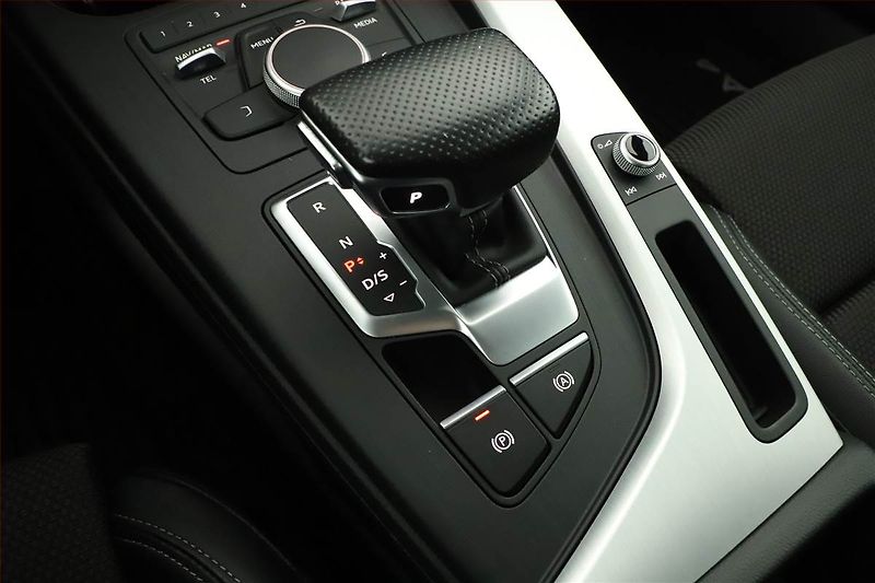 Audi A4 (2018) 40 TFSI, 4X4, Automat, ČR - fotka 14 z 20