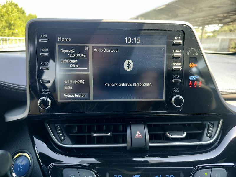 Toyota C-HR 1.8 Hybrid - fotka 15 z 27