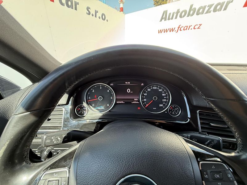 Volkswagen Touareg (2011) 3.0TDI R line 180kW - fotka 15 z 25