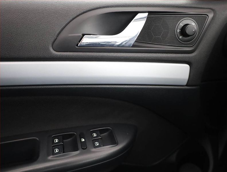 Škoda Octavia (2011) 1.6 TDI, nová STK, jezdí dobře - fotka 11 z 13