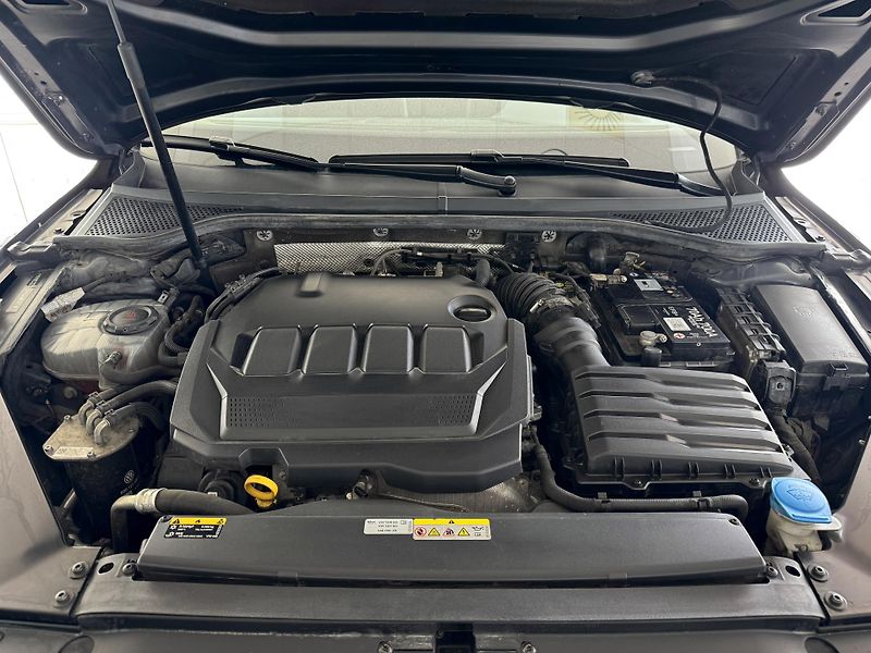 Volkswagen Passat 2,0TDI DSG*Navi*Distronic*DPH - fotka 34 z 34