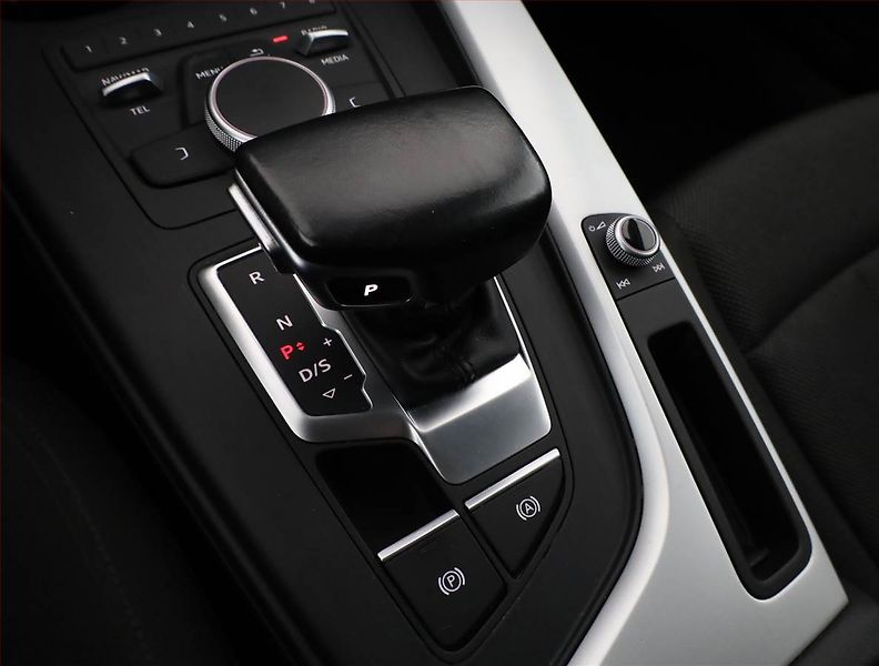 Audi A4 (2017) 2.0 TDI, Automat, Serv.kniha - fotka 11 z 18