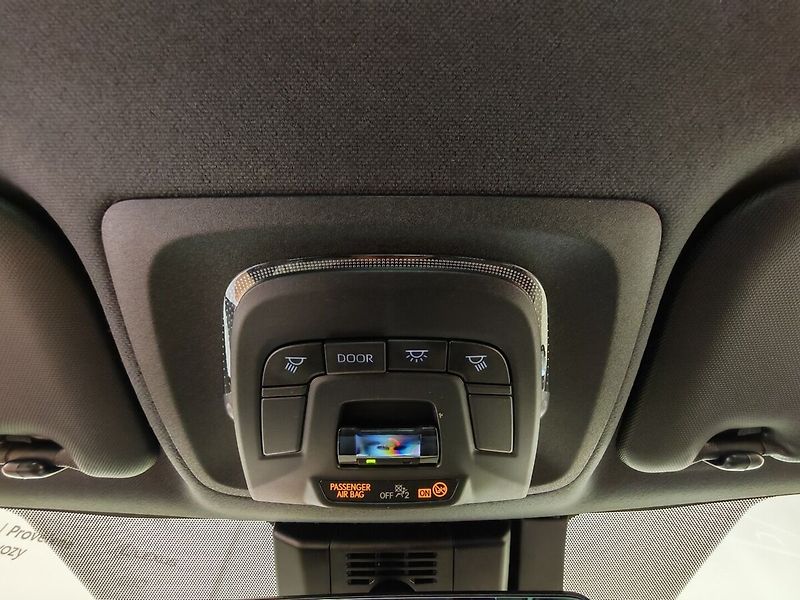 Toyota Corolla 2.0 Hybrid e-CVT Style - fotka 40 z 42