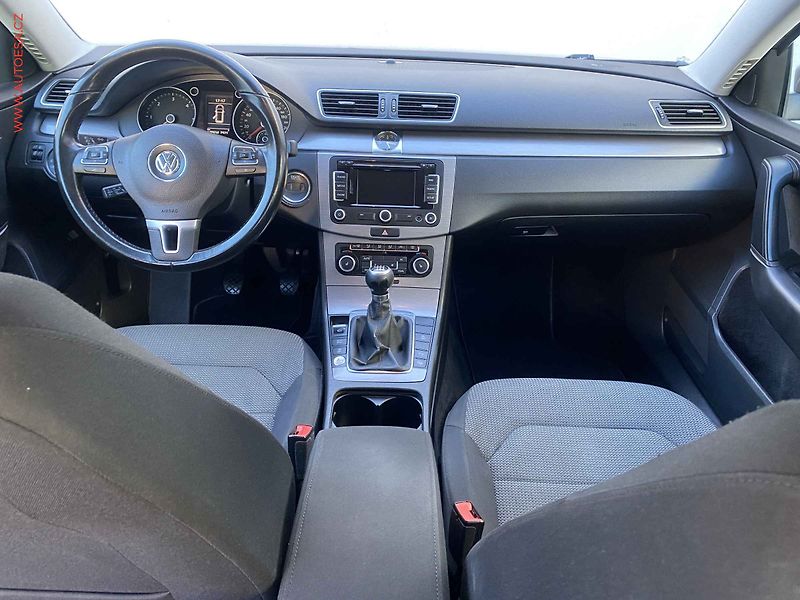 Volkswagen Passat (2011) 2.0TDi, 1.maj, Navi, park - fotka 8 z 20