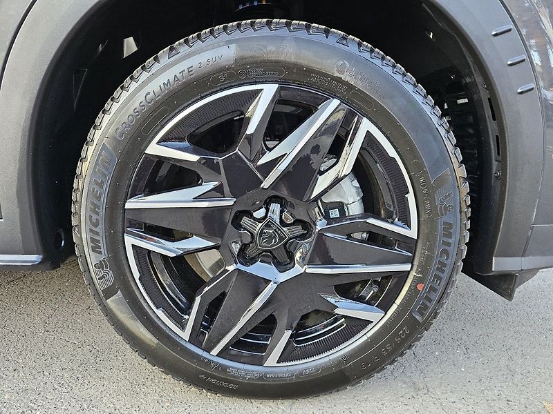 Peugeot 5008 (2025) GT Hybrid 145 e-DCS - fotka 24 z 24